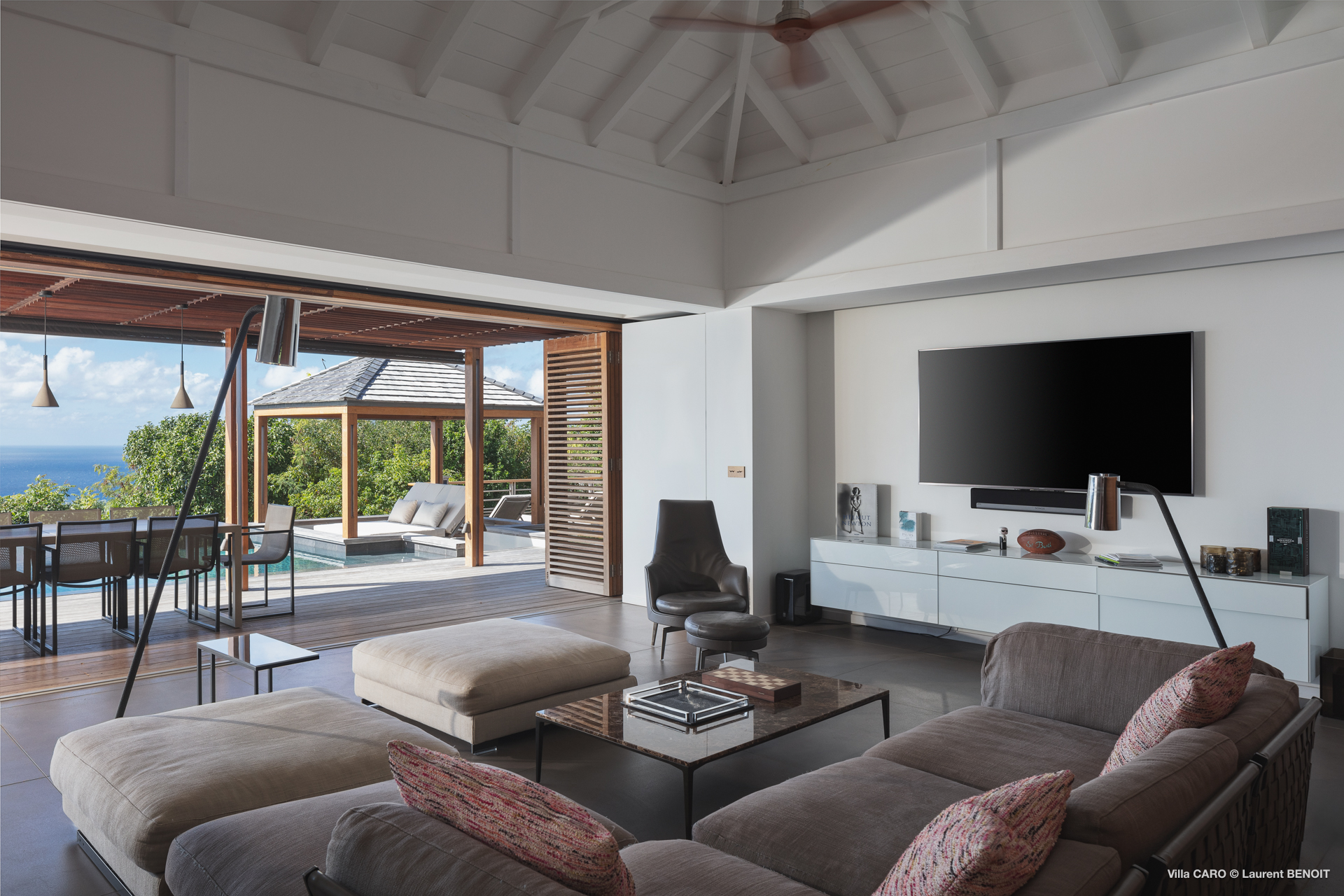 Villa Caro contemporary living room